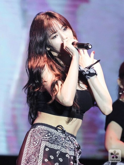 女子演唱组合4MINUTE成员金泫雅和谁组成了双人限定组合？