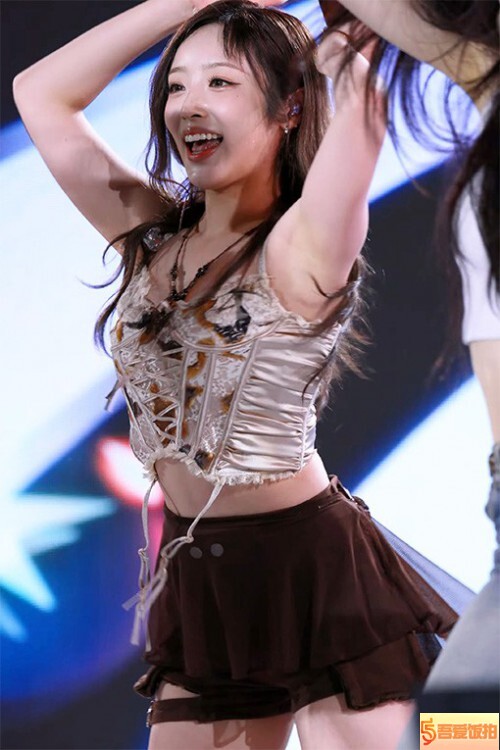 LIGHTSUM 饭拍秀 拍摄日期：20241026【2合集 822 MB】