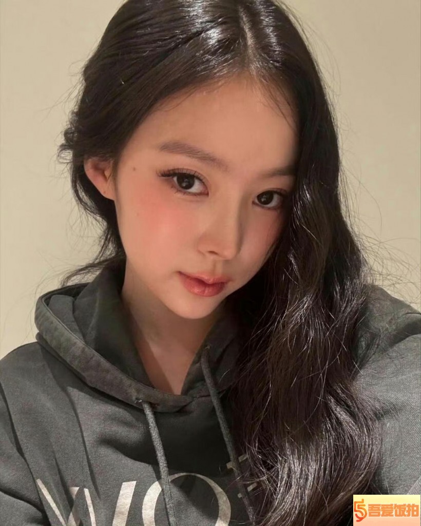 NARIN娜琳现为哪个新生代女子唱跳组合成员？凭借怎样的外貌引发关注？