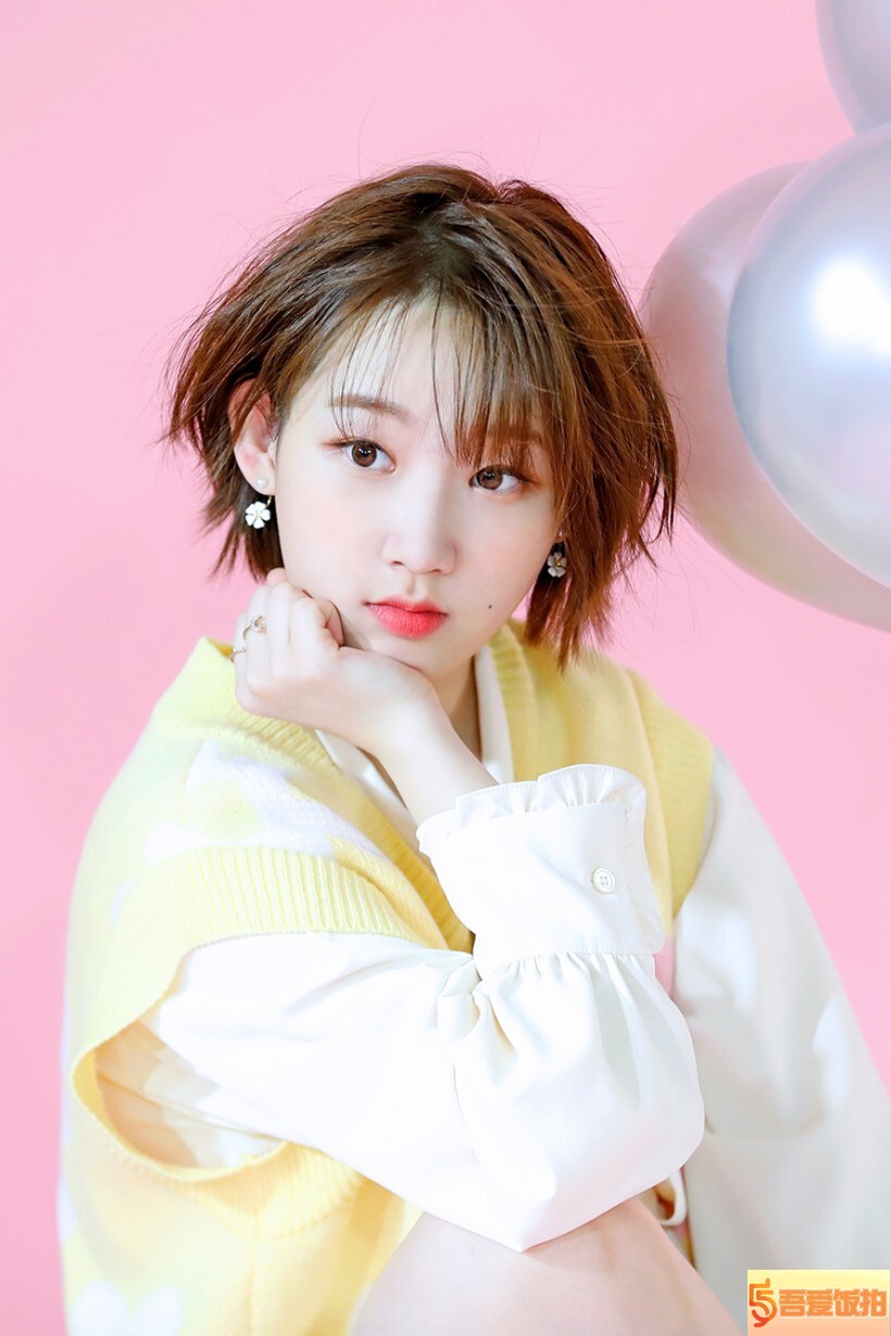 Jiyoon申智阭隶属哪个韩国唱跳女团前成员？她表现出什么样的偶像潜力？