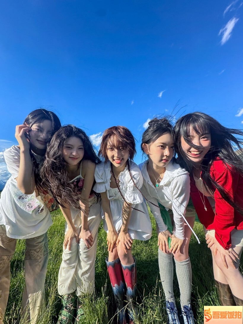 KiiiKiii在何种情况下公开出道先行曲音乐视频？该团共由哪几名成员组成？